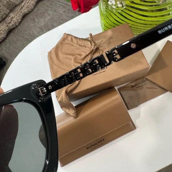 ONE DAY SALE✨
SALE✨🤍BURBERRY Marriane cat eye Black Sunglasses 🤍 - Picture 8 of 16